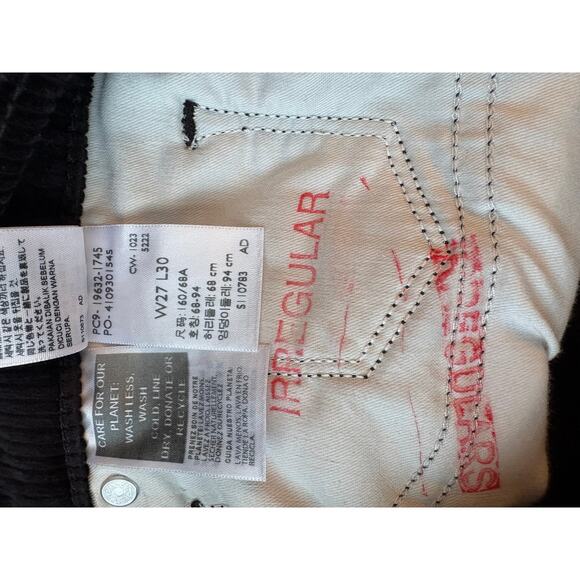 NWT LEVI'S 315 SHAPING BOOTCUT BLACK CORDUROY SIZE 27/30 - Picture 7 of 8